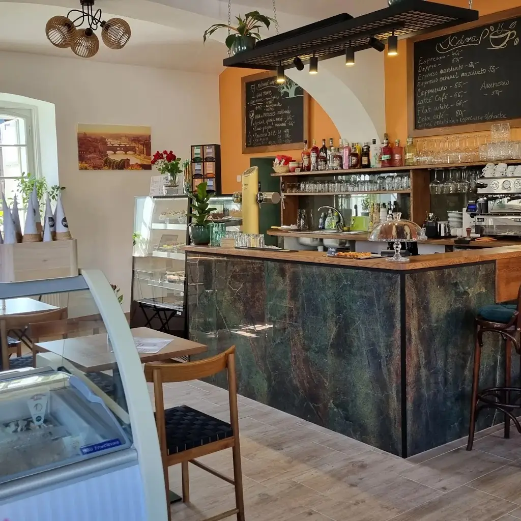 Café & Bistro U Lípy ristorante a Slatiňany