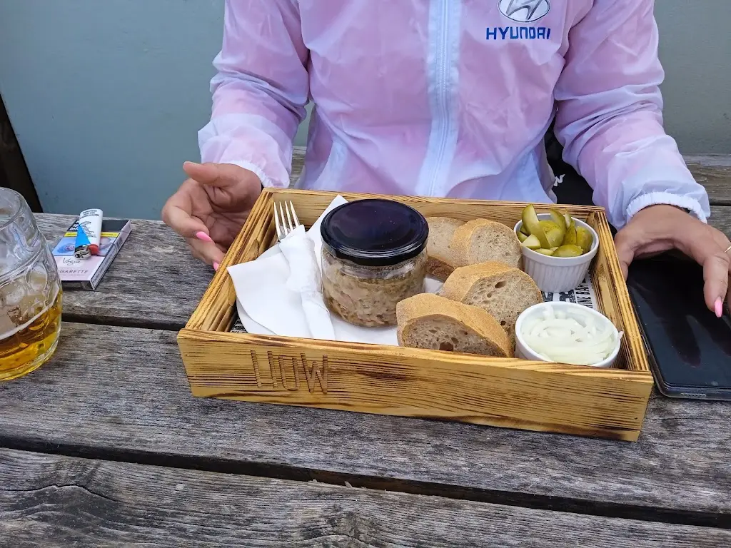 Petr Hruby_HOSTINEC U WENZLŮ_Slatiňany_review