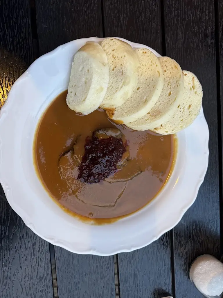 nicholas burello_Restaurace a penzion TLUSTÁ KACHNA_Slatiňany_review