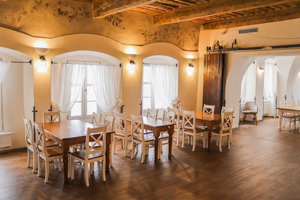 Restaurace a penzion TLUSTÁ KACHNA_Slatiňany_slider_image_1