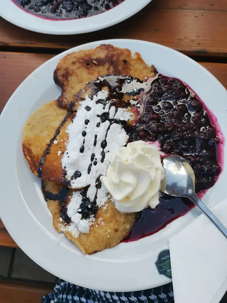 Zuzana Staňková_U Nádraží_Blovice_review