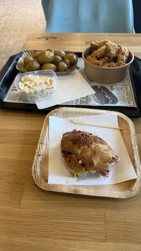 Tomáš PROCHÁZKA_2Fousáči bistro_Polička_review