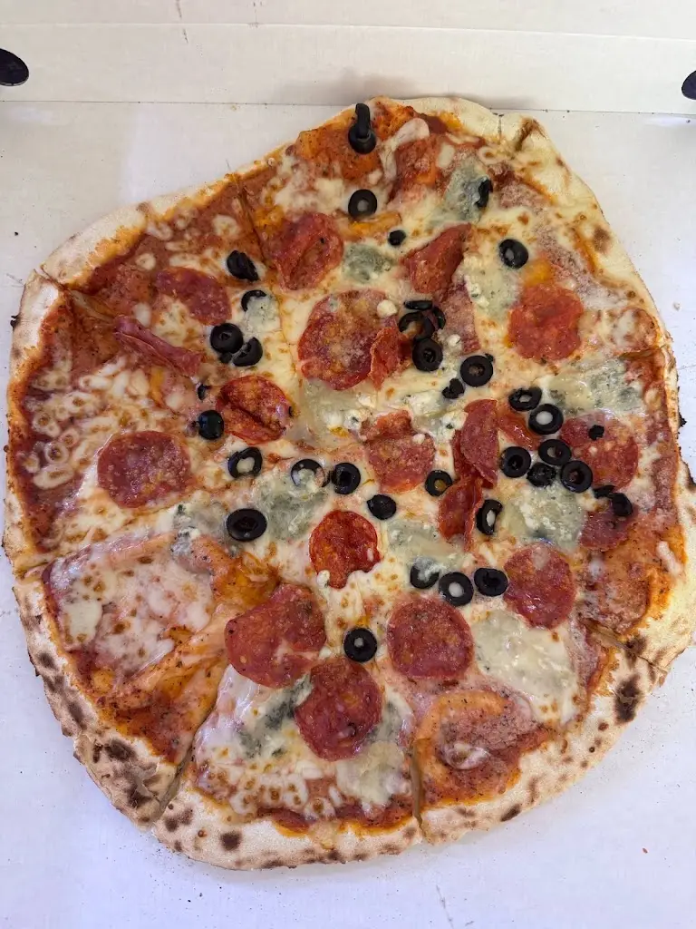 Michaela Čermáková_2Fousáči pizza_Polička_recensione