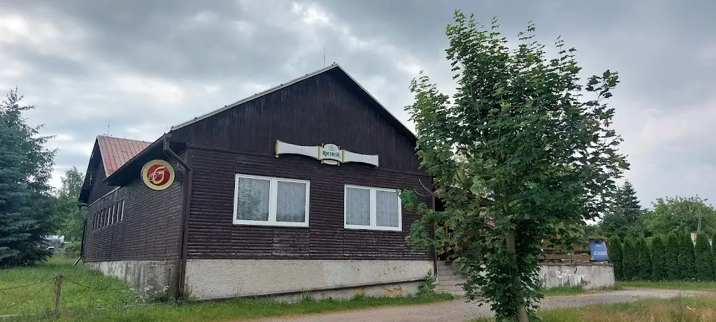 Peter Michalčík_Pivnice Na zastávce_Dobřív_review