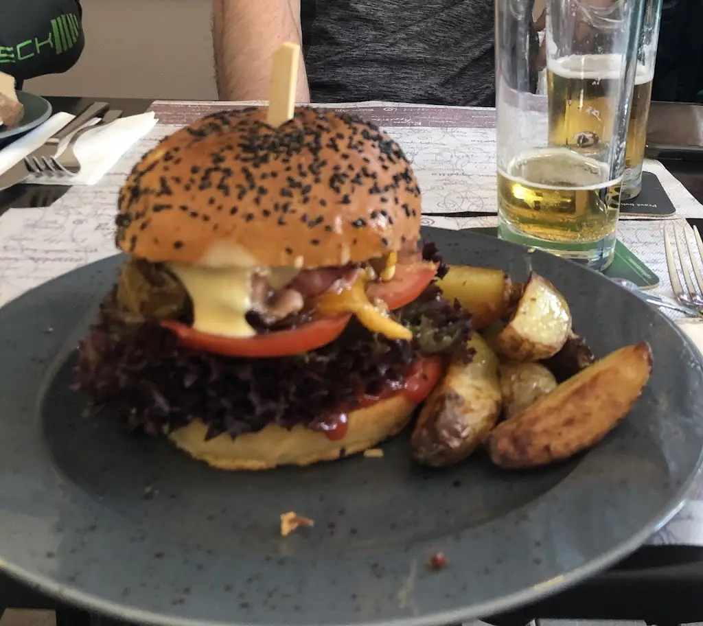 Kajusz Żubrecki_Divadelní restaurace a kavárna Žamberk_Žamberk_review