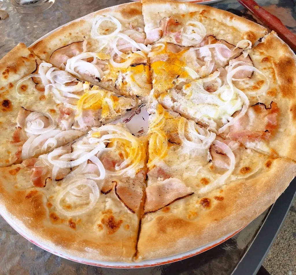 Pizzerie Pod Hrází restaurant in Holoubkov