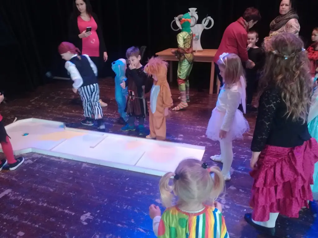 Zdenek Majer_Kulturní dům Holýšov_Holýšov_review