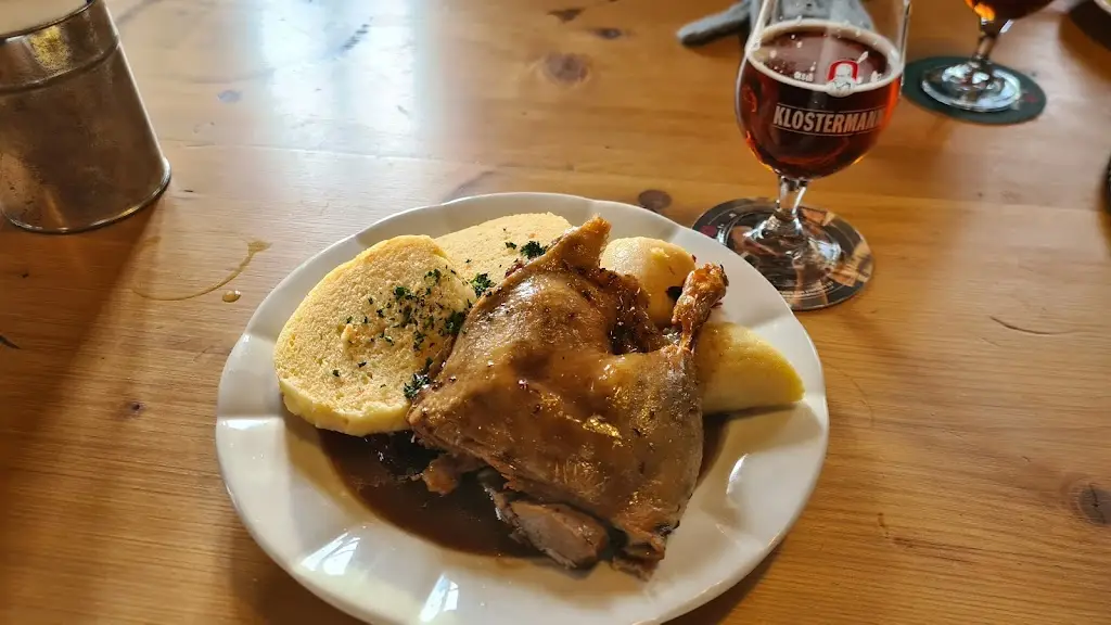 Michaela Klossowska_Chata Rovina_Hartmanice_review