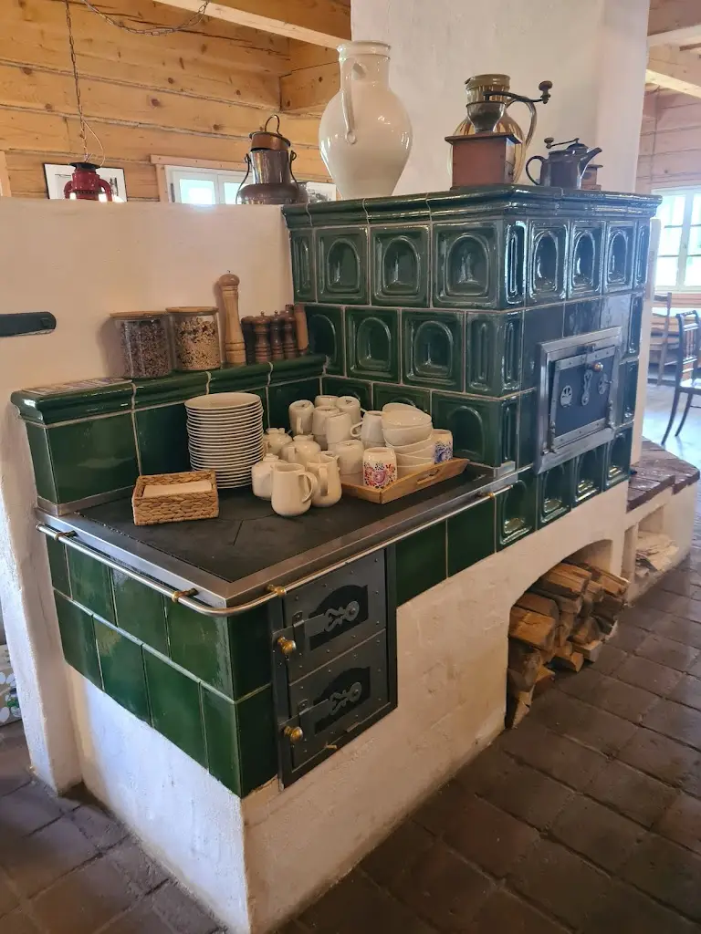 Dominik Hron_Chata Rovina_Hartmanice_review