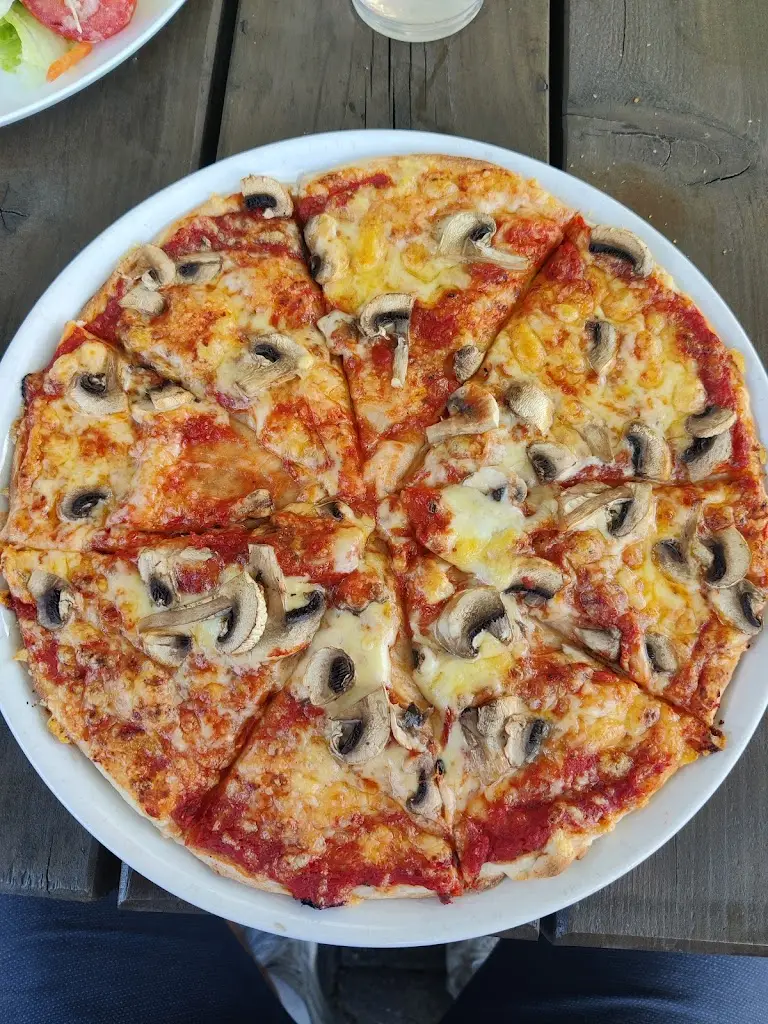 Jirka _16_Restaurant above linden_Hartmanice_review