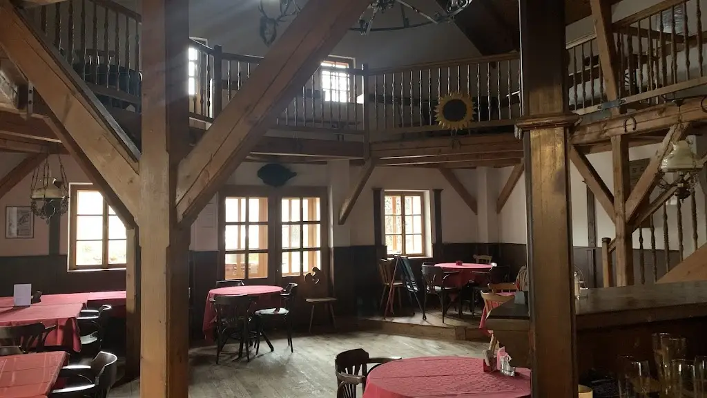 Adam Zak_Saloon U Podkovy_Kolinec_review