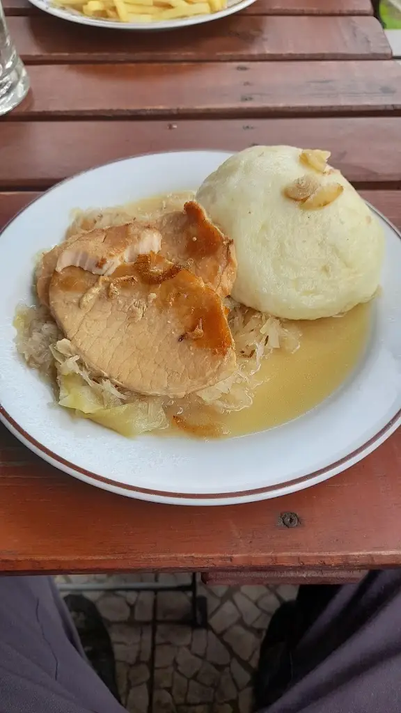 Matěj Kešner_Hostinec U Jarošíků_Kolinec_review