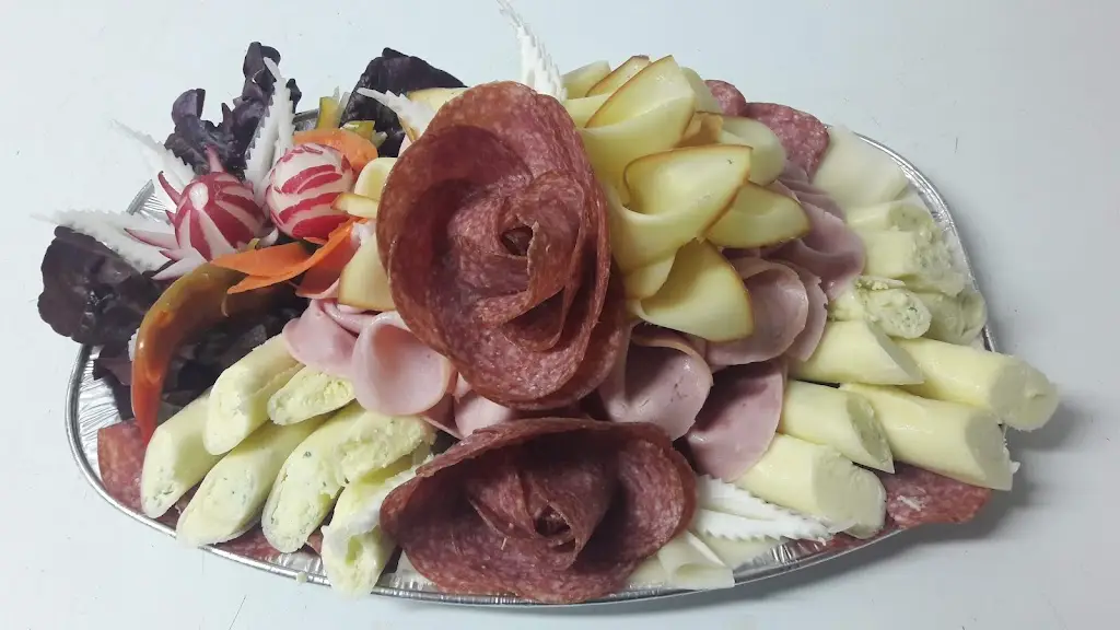 Výroba a prodej lahůdek Kadlecovi s.r.o. - Lahůdky, chlebíčky, saláty, obložené mísy Plzeň_Město Touškov_slider_image_3