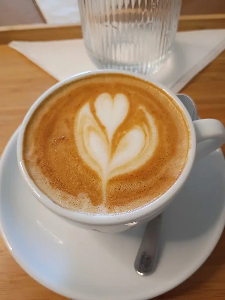 Zuzana Parrette_Kavárna Za oknem_Milevsko_review