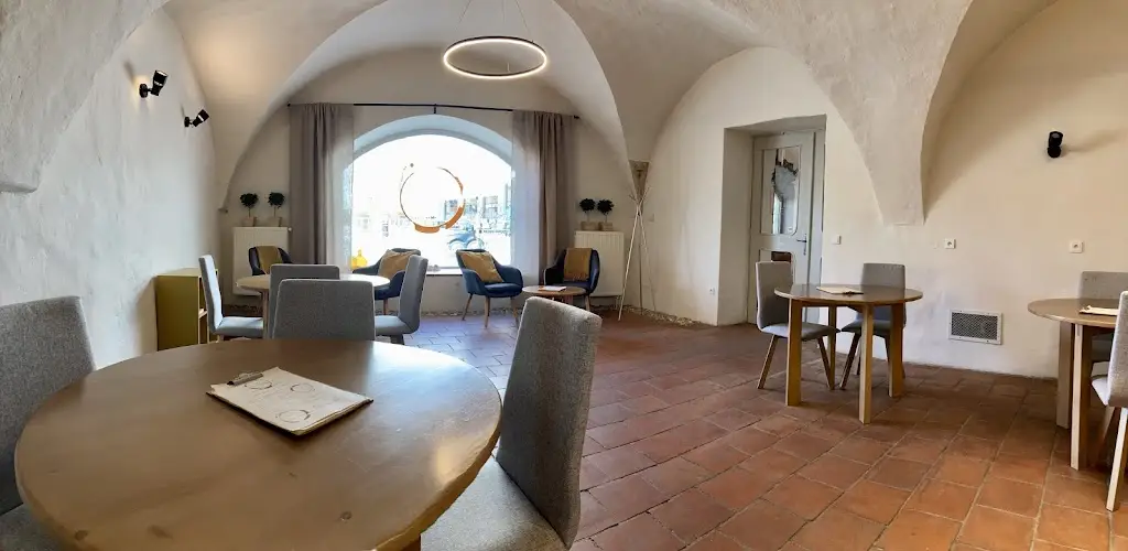 Robert Carlisle_Kavárna Za oknem_Milevsko_review