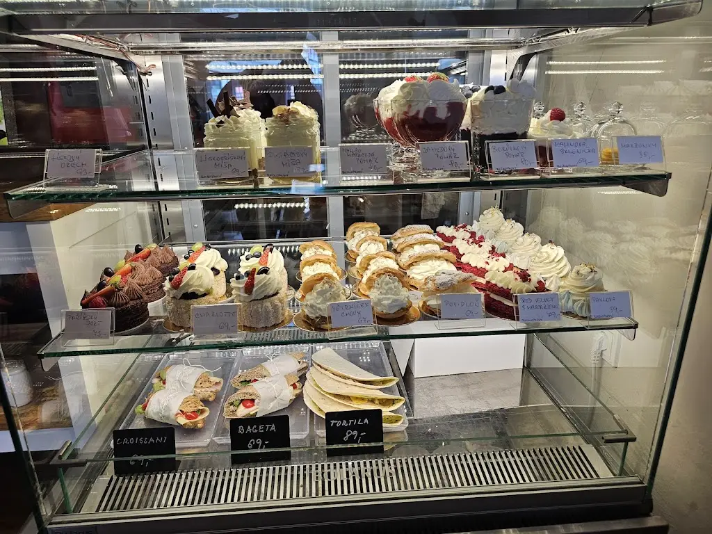 Martin K._Kavárna Za oknem_Milevsko_review