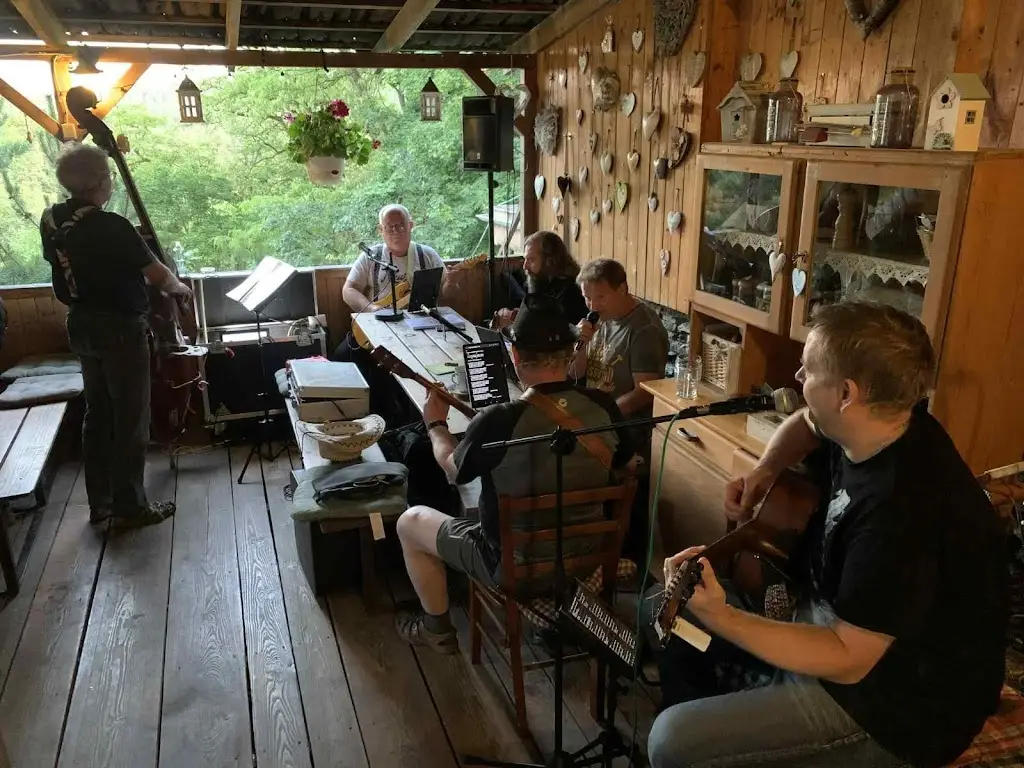 Josef Vybíral_Restaurace U Laury_Manětín_review