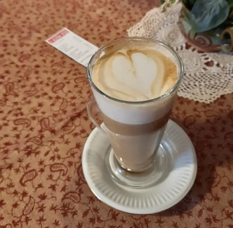 kavárna, café bar V Kozím Peří_Manětín_slider_image_2