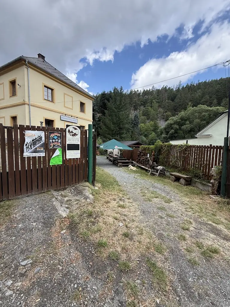 Okurka Skvělá_Ubytování a Hostinec U Kamenného mostu Rabštejn_Manětín_review
