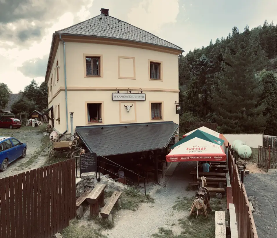 Ubytování a Hostinec U Kamenného mostu Rabštejn restaurant in Manětín