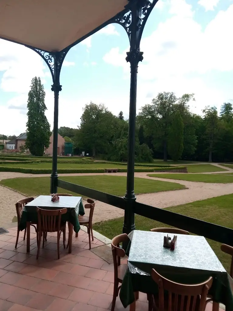 Zámecká restaurace Manětín restaurant in Manětín