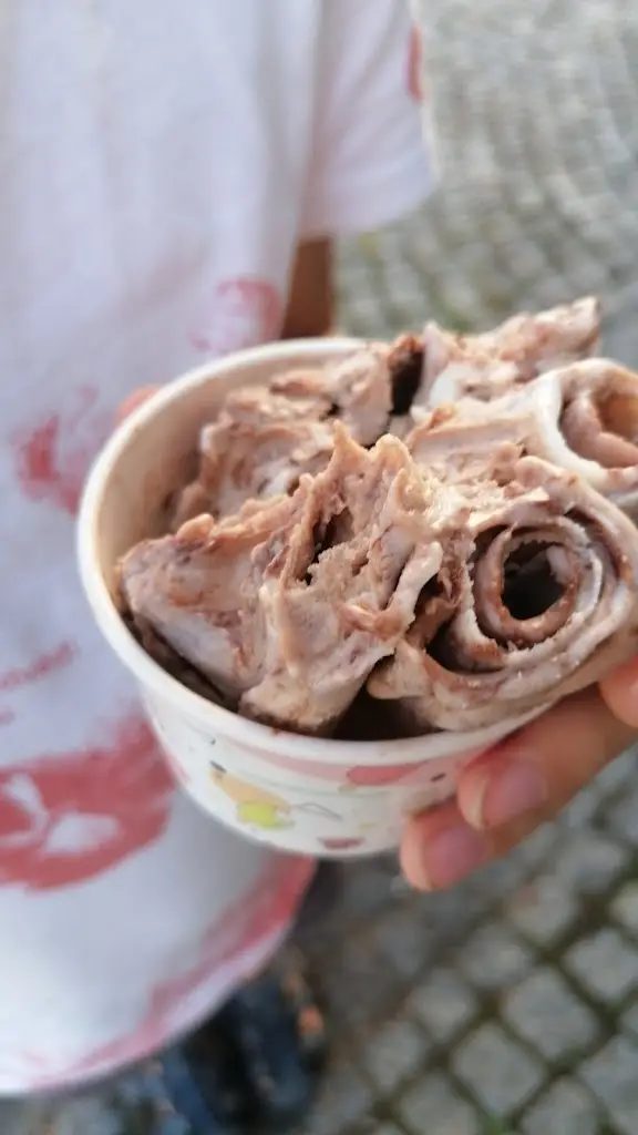 Lucie Benešová_Coo(s)L kiosek- Rolovaná zmrzlina_Kašperské Hory_review