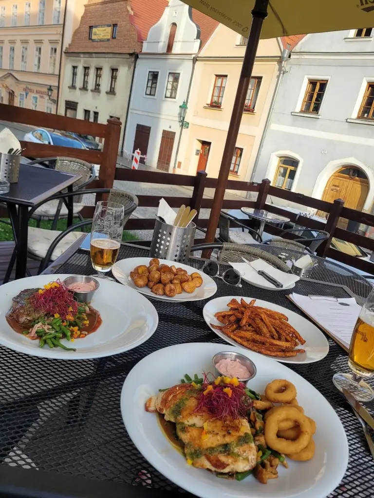 Thomas Hattenkofer_Zámecká restaurace_Horšovský Týn_review