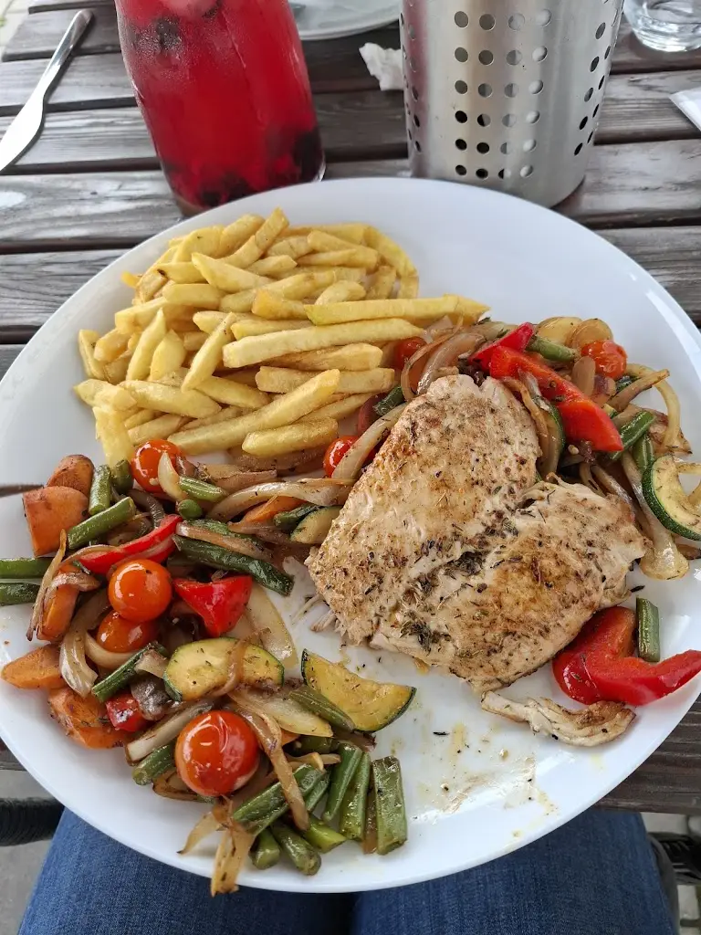 Adéla Poláková_Eating - house sro_Horšovský Týn_review