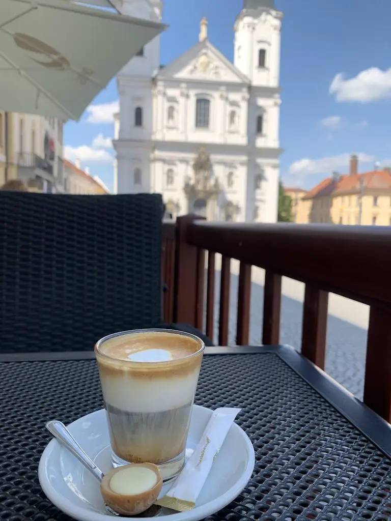 jeremy kalous_Patisserie Cafe Milk_Klatovy_review