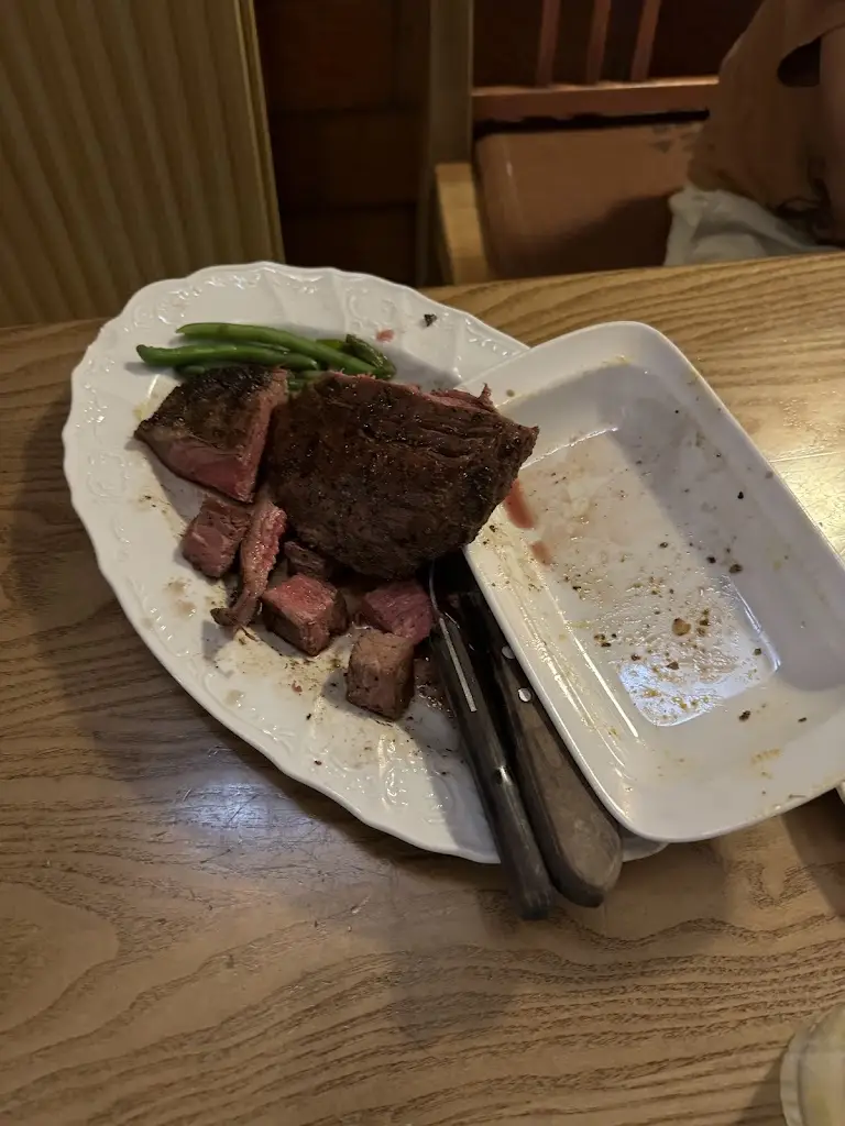 Emmanuel Montero_Country Saloon_Okres Klatovy_review