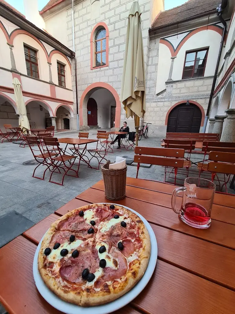 Pizzerie V Zámku_Horažďovice_slider_image_3