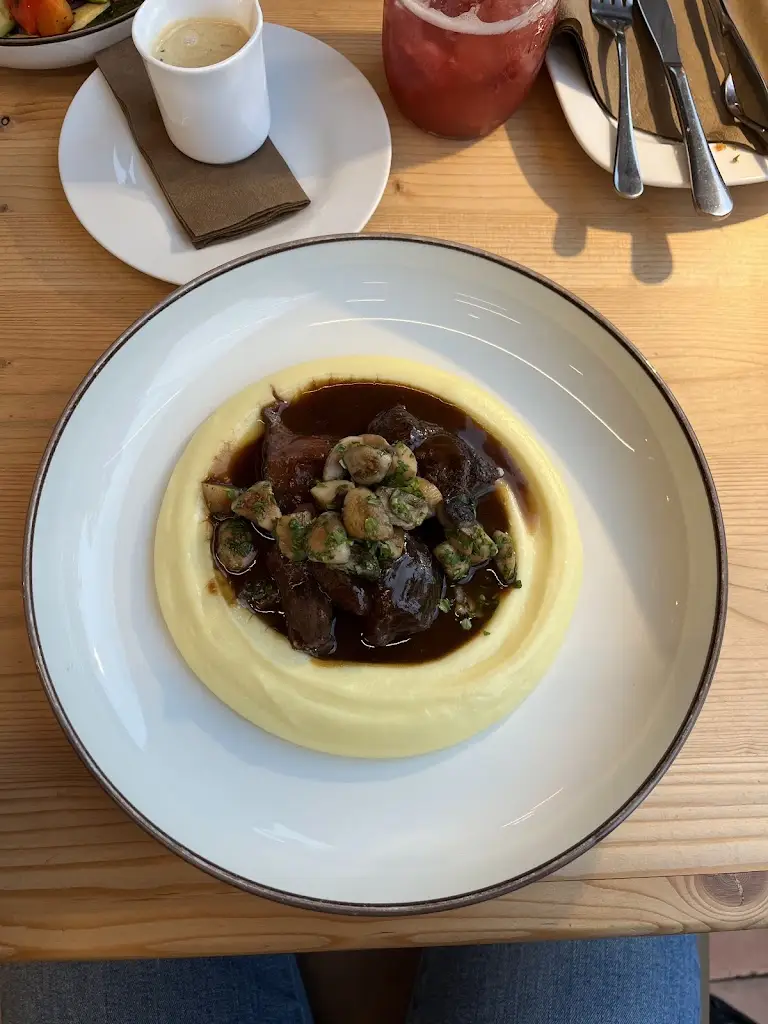 Sarah ElKattan_Angusfarm Soběsuky_Nepomuk_review