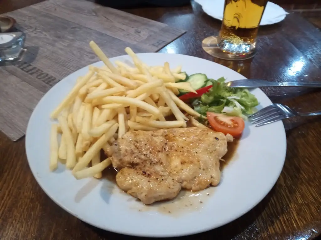 jason smith_Hotel Bílý Beránek Kralovice - Restaurant - Bowling - Zahrádka_Kožlany_review