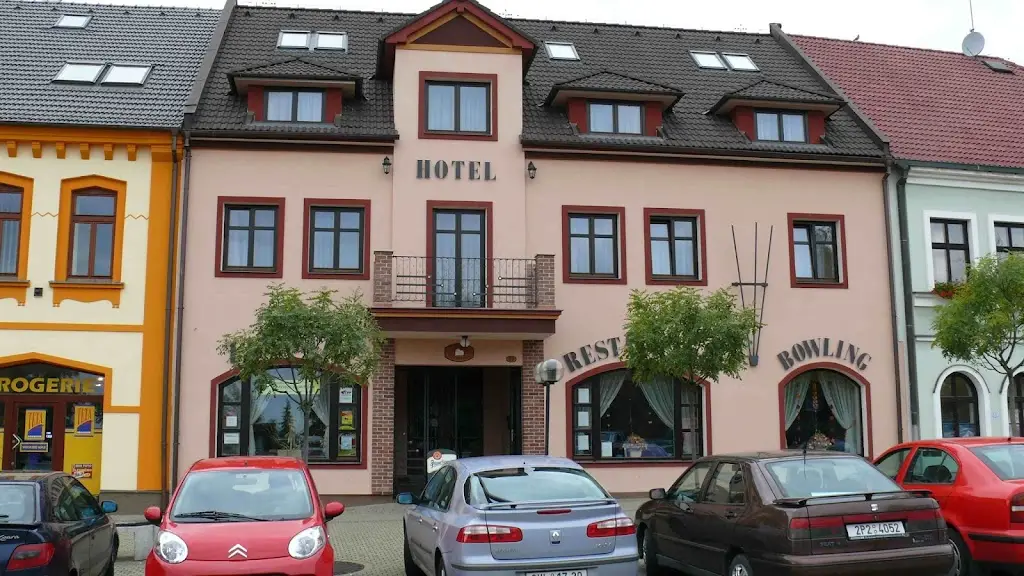 Hotel Bílý Beránek Kralovice - Restaurant - Bowling - Zahrádka ristorante a Kožlany