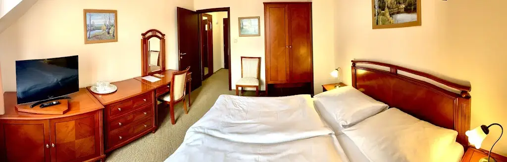 Hotel Bílý Beránek Kralovice - Restaurant - Bowling - Zahrádka_Kožlany_slider_image_2