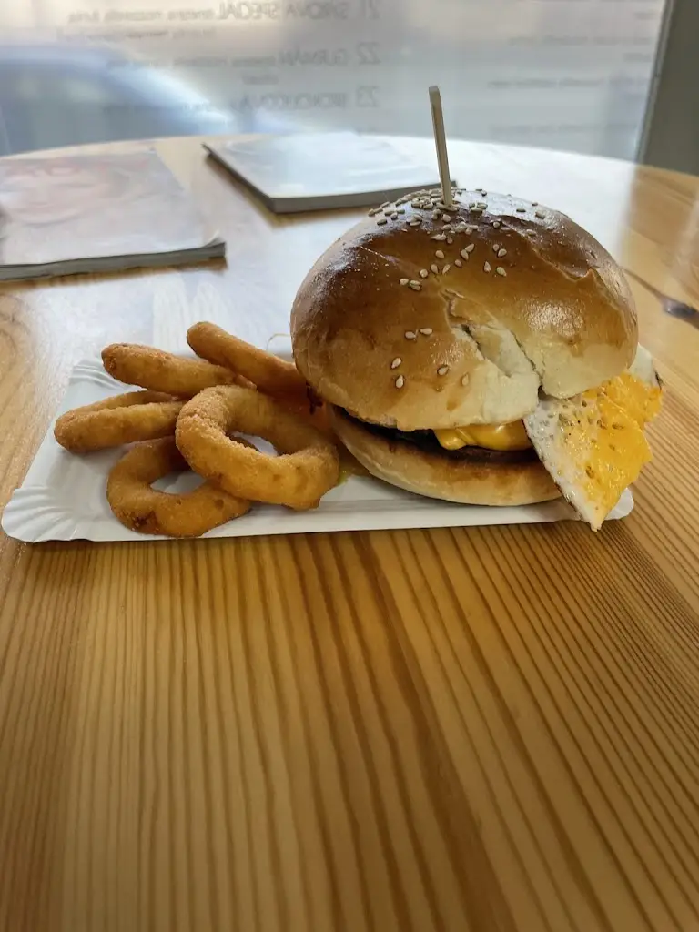 Dan Besenei_Pizzerie na náměstí_Kožlany_review