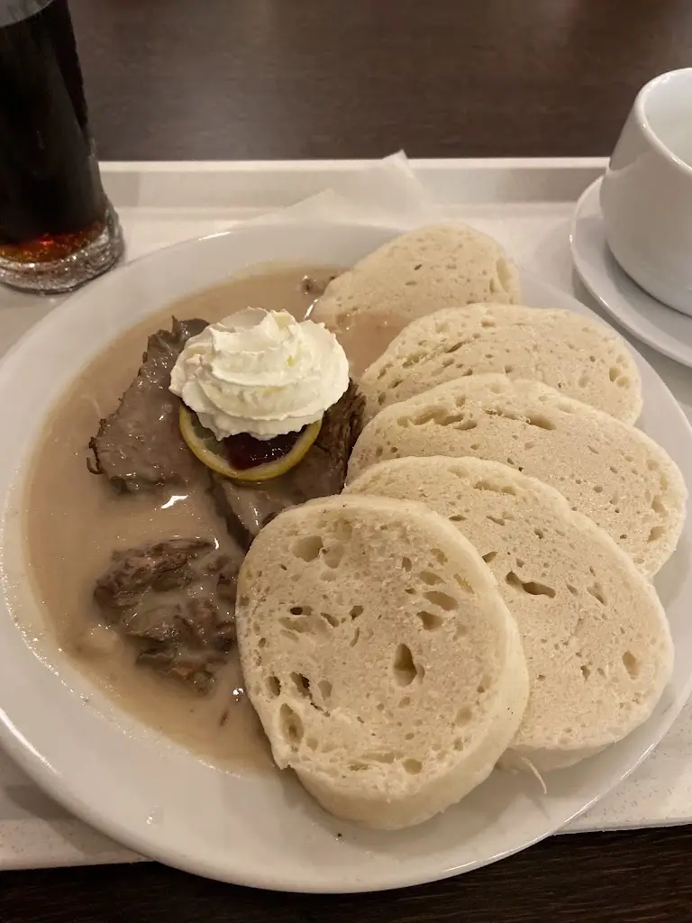 Pablo Dorado_Restaurace Sokolovna_Nýřany_review