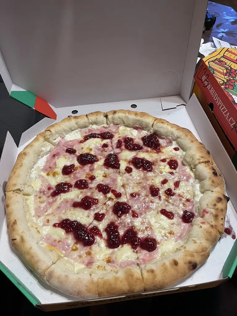 Marie Polcarová_Rud's Pizza_Nýřany_review