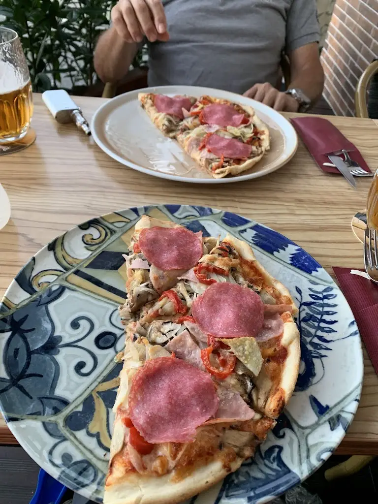 aelwen hughes_Pizzeria Calabria Da Gino_Přimda_recensione