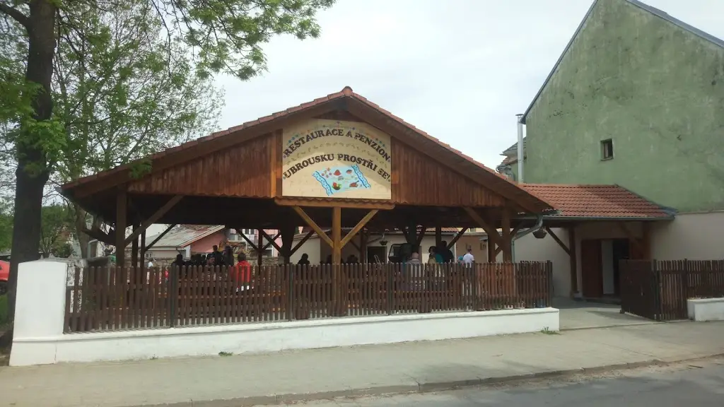 Restaurace UBROUSKU PROSTŘI SE! restaurant in Nová Bystřice