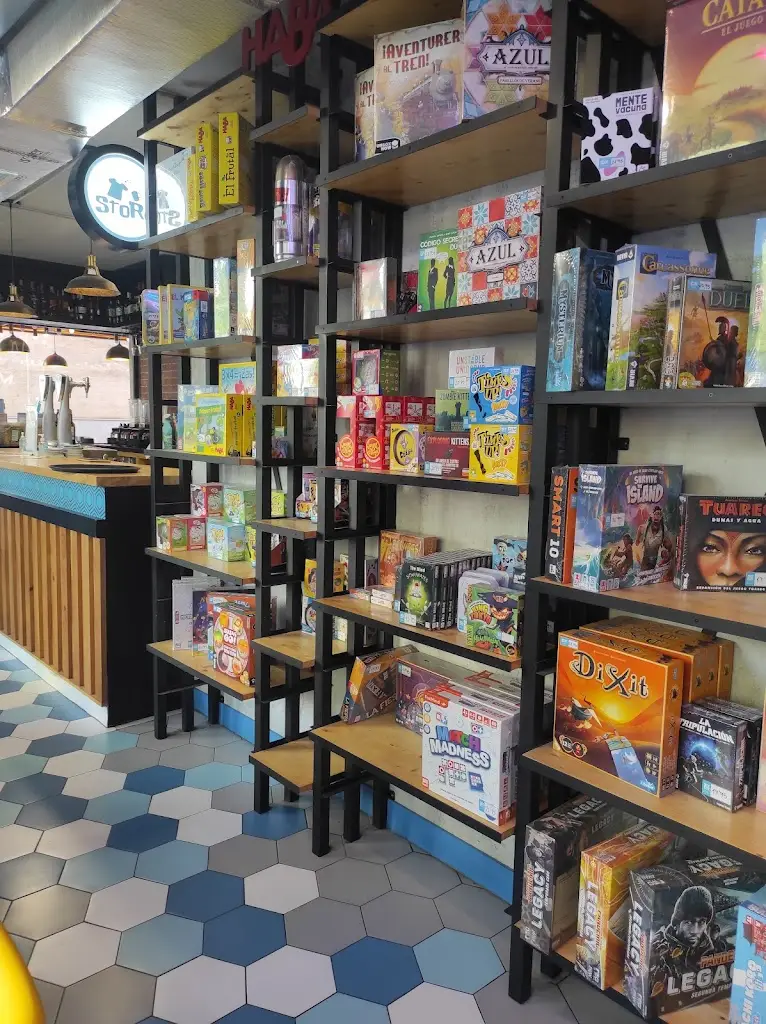 Six Board Game Cafe_Planá_slider_image_3
