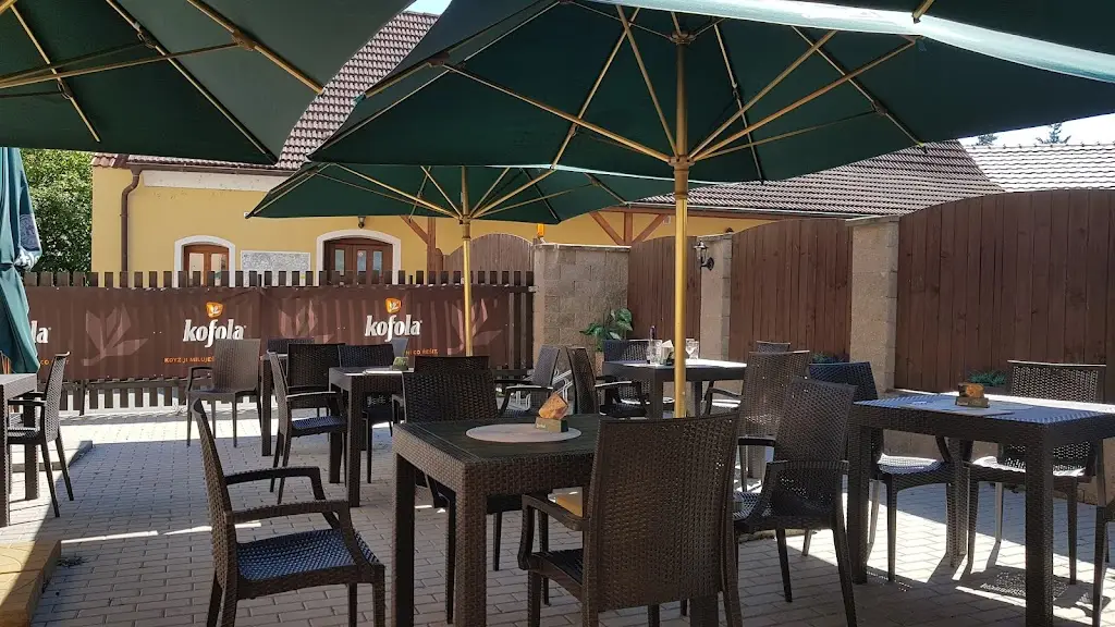 Restaurace Pikolka restaurant in Šťáhlavy