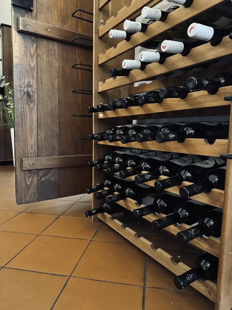 Kavárna & Bistro Joachim Lewidt restaurant in Spálené Poříčí