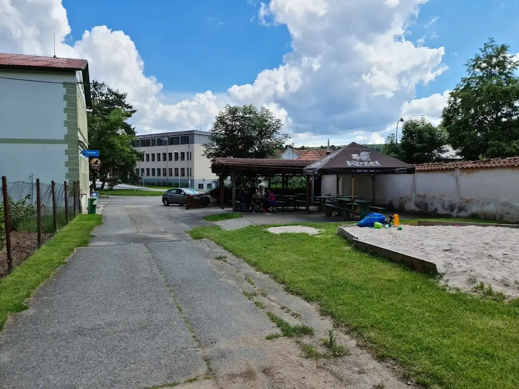 Jiří Bartoš_Hostinec U Suku_Plasy_review