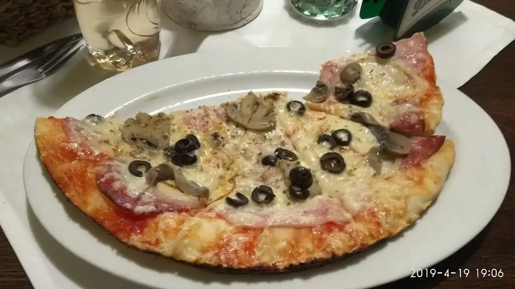Milan_Pizzerie Na Barandově - Chatový tábor 