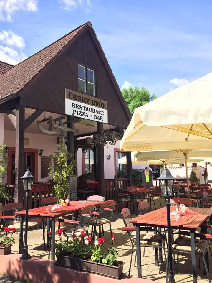 RESTAURACE ČESKÝ DVŮR restaurant in Starý Plzenec