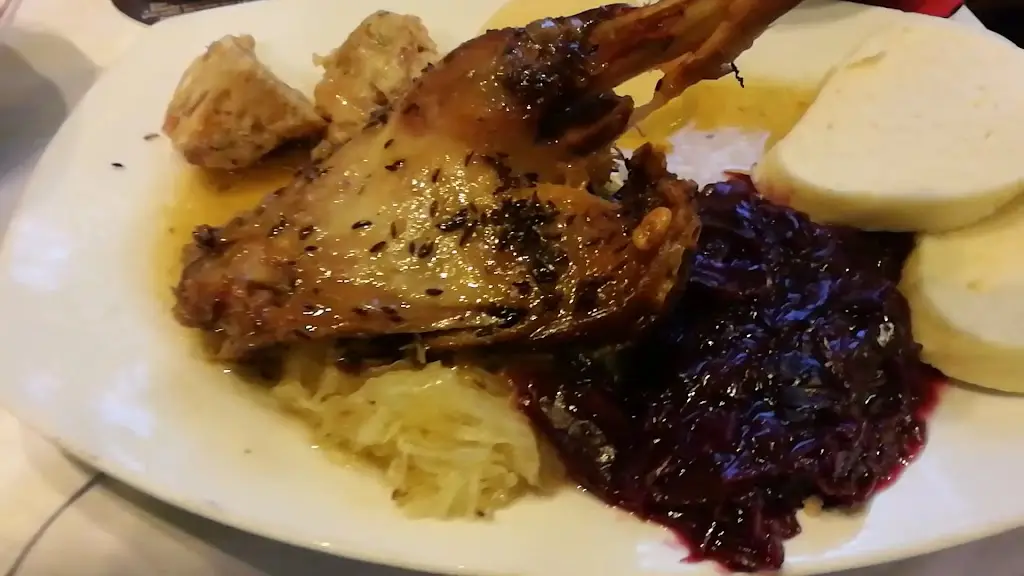 RESTAURACE ČESKÝ DVŮR_Starý Plzenec_slider_image_2