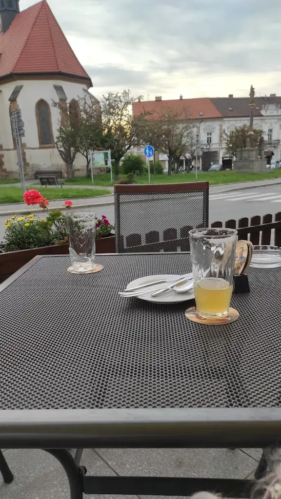 Tereza Zímová_ÚeRko_Starý Plzenec_review