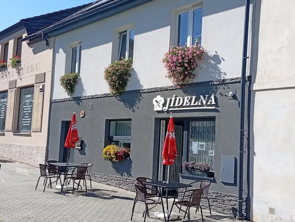 Petr Melichárek_Bufet Jídelna_Starý Plzenec_review