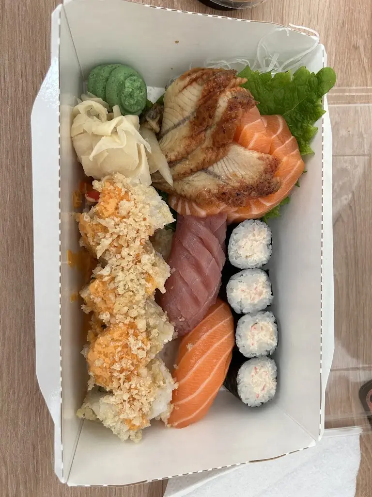Joel_Ikasu Sushi_Hostavice_review